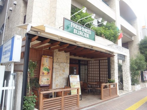 飲食店　フレッシュネスバーガー 船橋店（飲食店）まで758m