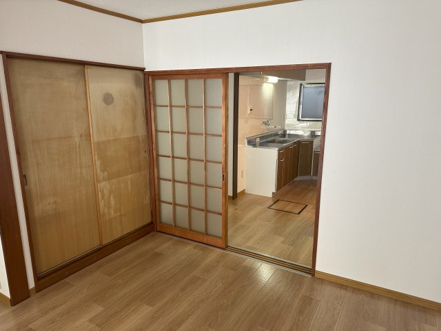 居室・リビング　コンパクトで使いやすい洋室です