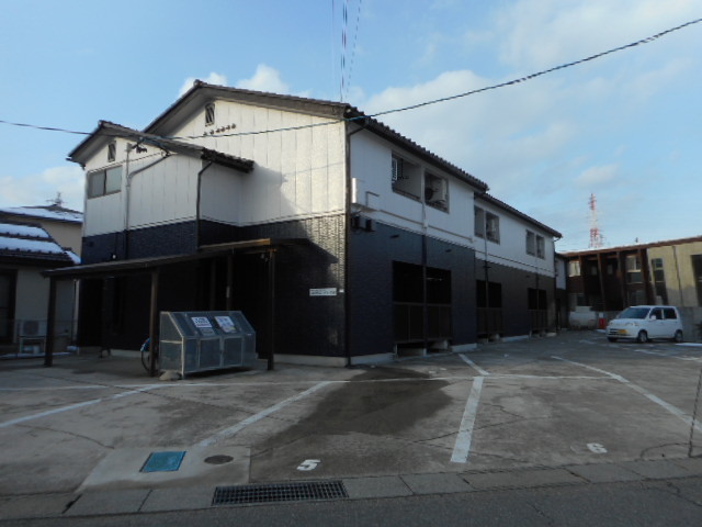 建物外観　２０２２年１１月外壁リフォーム完了　４号棟
