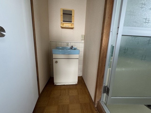 洗面設備　現地優先になります。（角部屋ではありません）