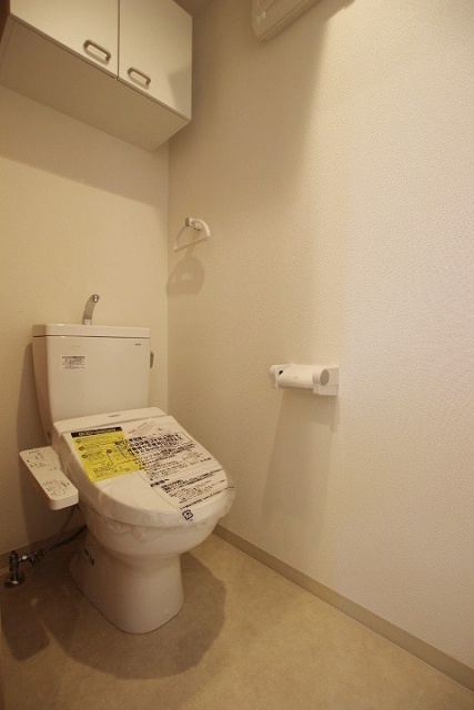 トイレ　写真は別号室のものです。