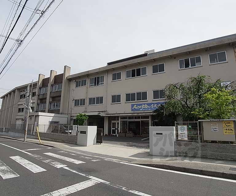 中学校　勝山中学校（中学校）まで400m