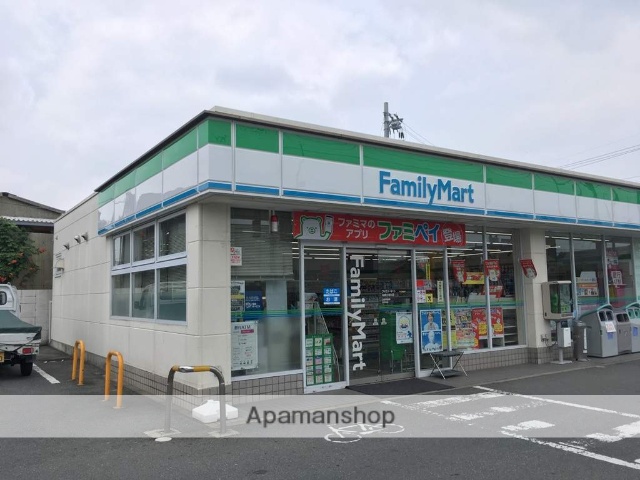 コンビニ　ファミリーマート（コンビニ）まで960m