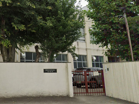 小学校　名古屋市立山根小学校（小学校）まで427m