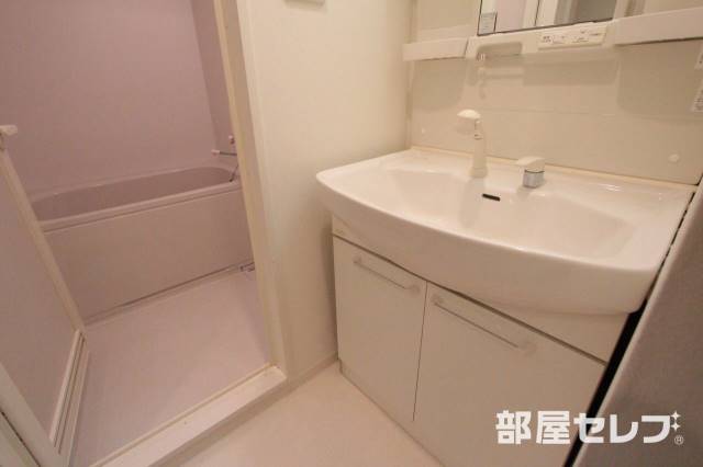 洗面設備　シャンプーヘッドの洗面台