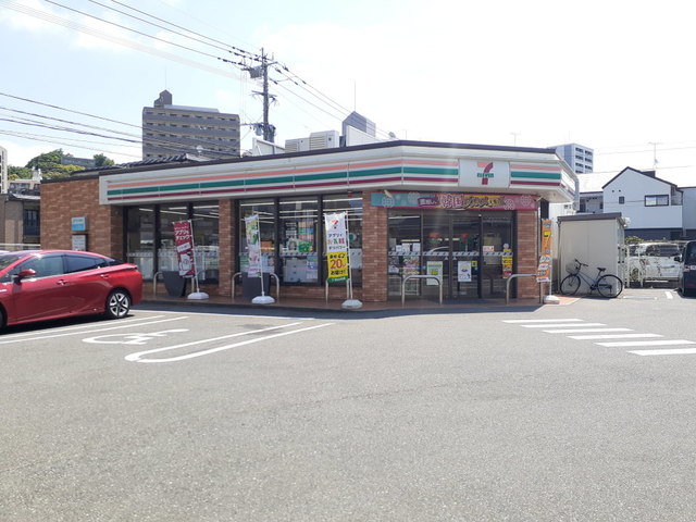 コンビニ　セブンイレブン福岡愛宕1丁目店（コンビニ）まで450m