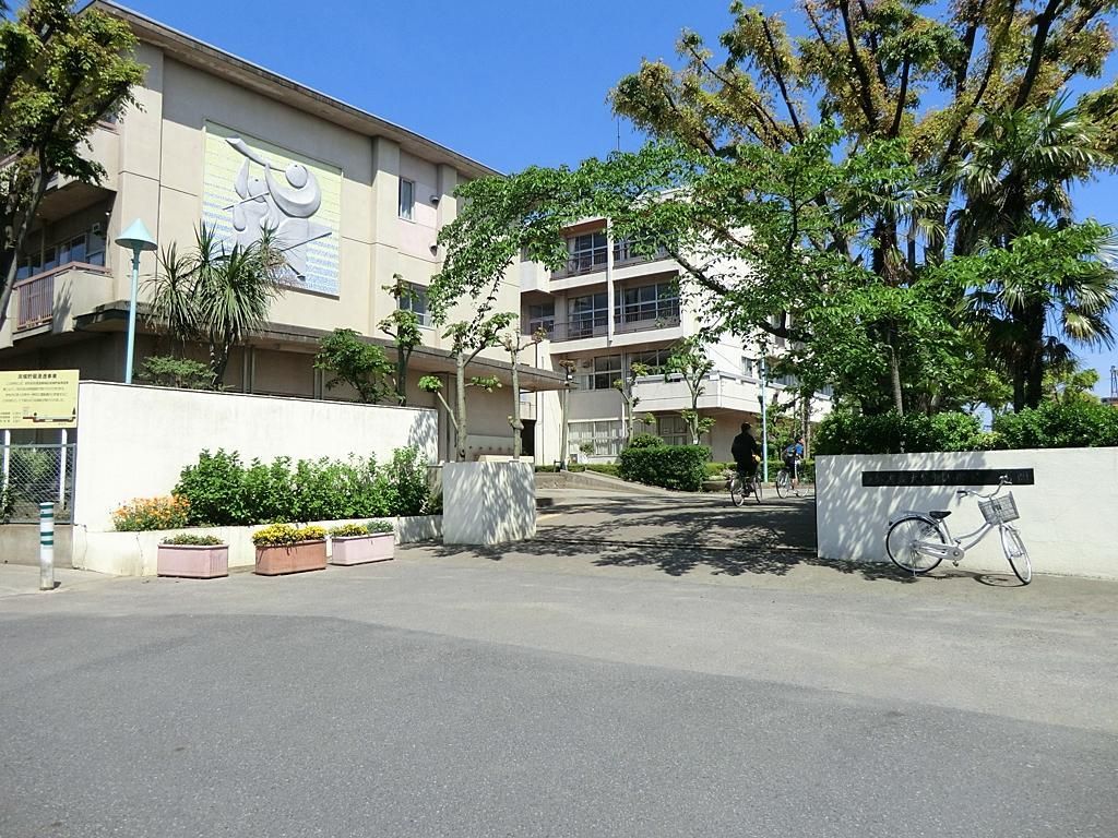 小学校　越谷市立大袋北小学校（小学校）まで330m