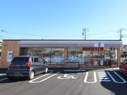 コンビニ　セブンイレブン上尾二ツ宮店（コンビニ）まで430m