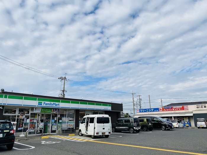 コンビニ　ファミリーマート貝塚二色浜店（コンビニ）まで400m