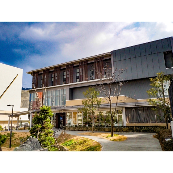 図書館　北九州市立八幡西図書館（図書館）まで1417m