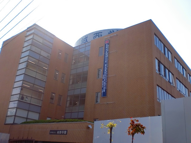 高校・高専　城西大学付属　城西高等学校（高校・高専）まで323m