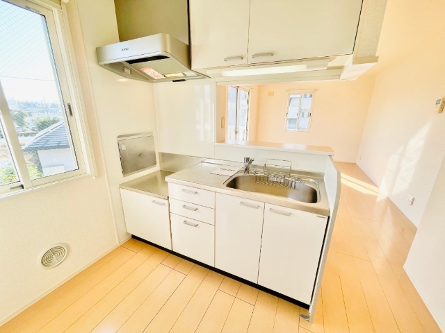 キッチン　同一建物内２０１号室内装写真転載