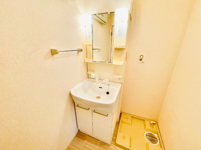 洗面設備　同一建物内２０１号室内装写真転載