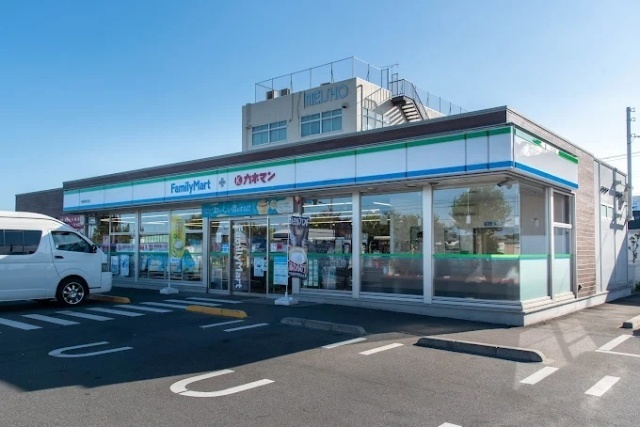 コンビニ　ファミリーマート瑞穂東松原店（コンビニ）まで296m