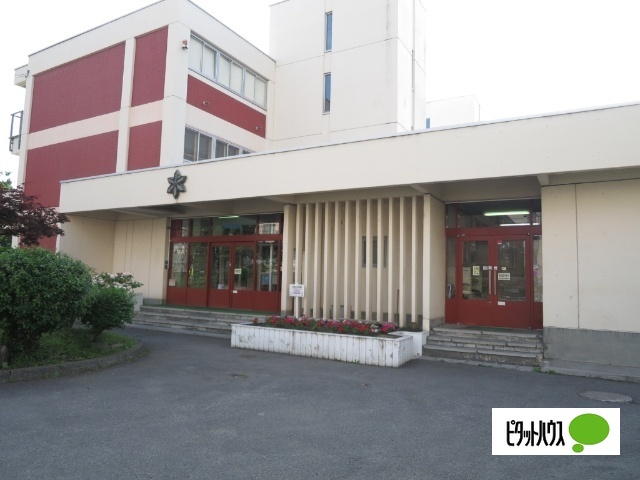 小学校　旭川市立日章小学校（小学校）まで617m