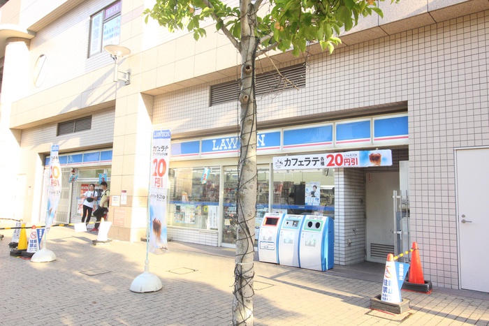 コンビニ　ローソン（コンビニ）まで412m