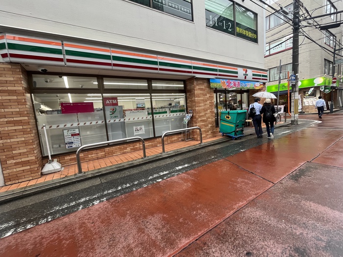 コンビニ　セブンイレブン（コンビニ）まで845m