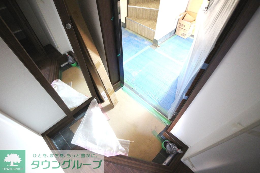 玄関　新築施工時の写真となります