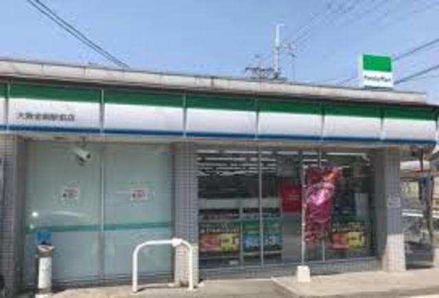 コンビニ　ファミリーマート大阪金剛駅前店（コンビニ）まで406m