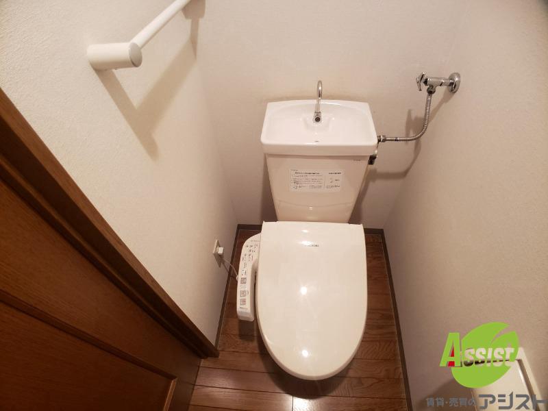 トイレ　ウォシュレット付きのトイレです。シャワートイレは日本の宝。