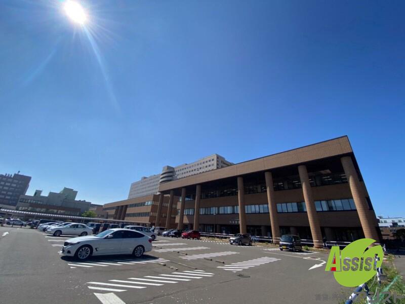 病院　国立大学法人北海道大学病院（病院）まで738m