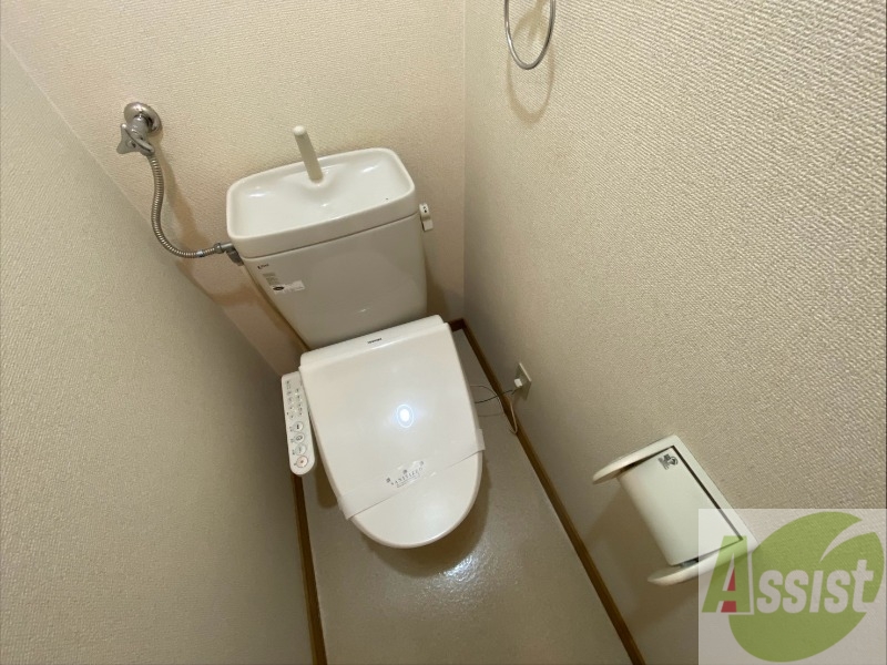 トイレ　ウォシュレット機能がついたトイレ。安心して使用できますね。