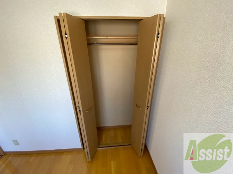 収納　クローゼットは奥行きもあり、荷物が多い方でも安心です。