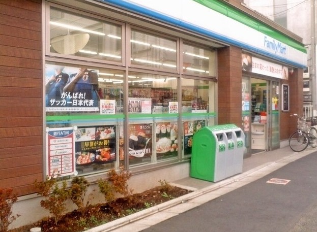 コンビニ　ファミリーマート 駒沢大学駅前店（コンビニ）まで638m