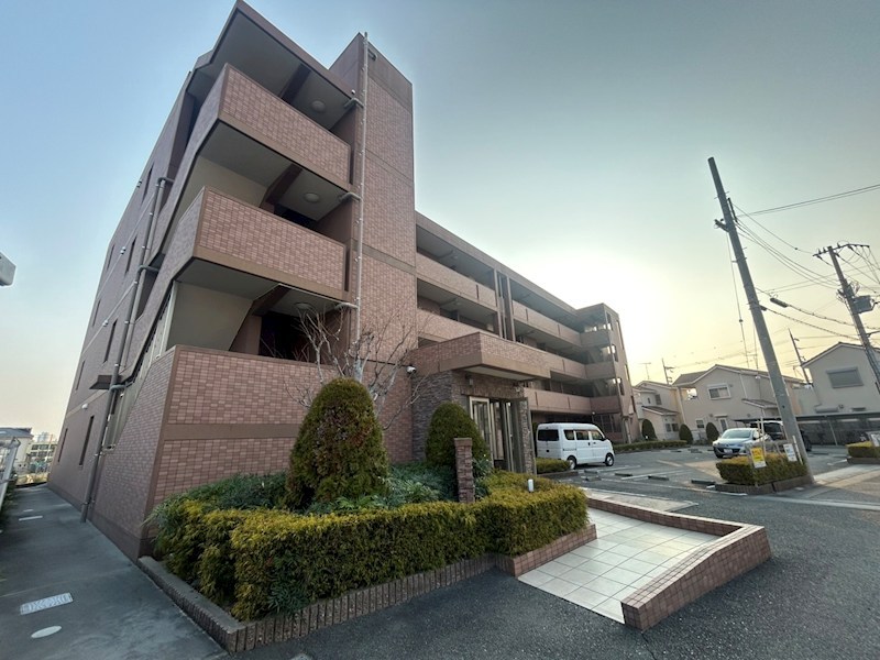 建物外観　タイル貼りの外観