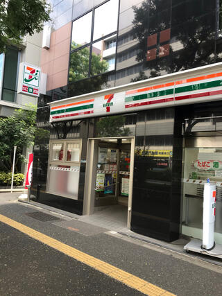 コンビニ　セブンイレブン御成門駅北店（コンビニ）まで97m