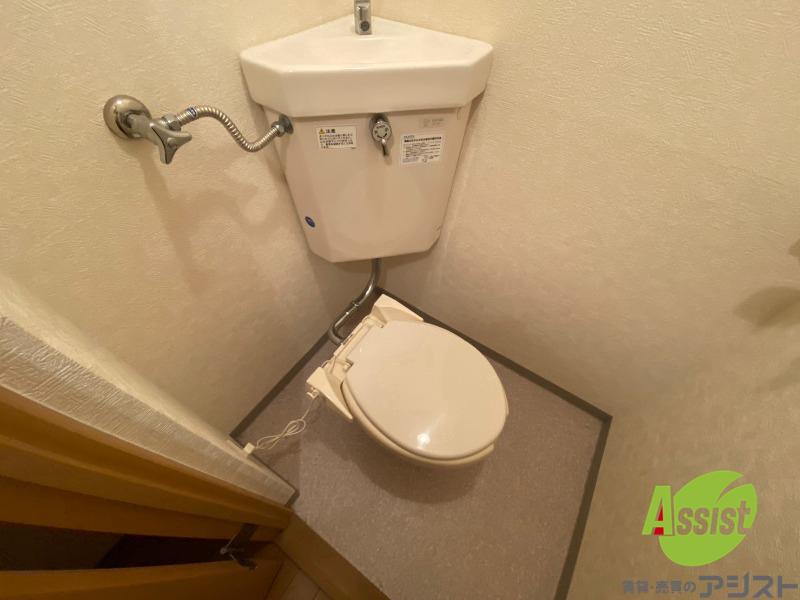 トイレ　広々お使いいただけるお手洗いになっています。
