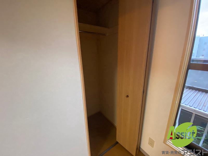 収納　クローゼットは奥行きもあり、荷物が多い方でも安心です。