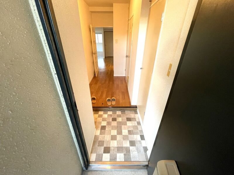 玄関　同建物の別部屋の写真♪