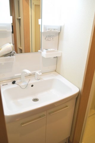 洗面設備　使いやすい独立洗面台です