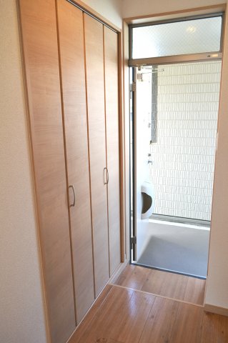 玄関　玄関（室内側）