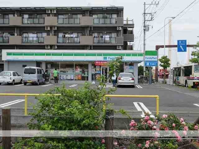 コンビニ　ファミリーマート（コンビニ）まで597m
