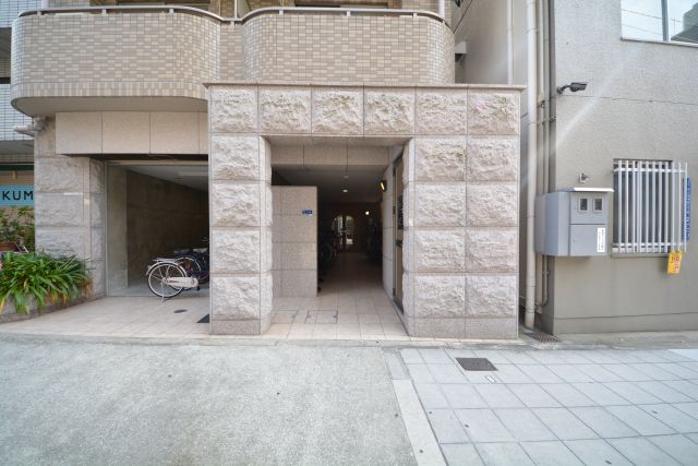 エントランス　ラムール谷町　エントランスアプローチ