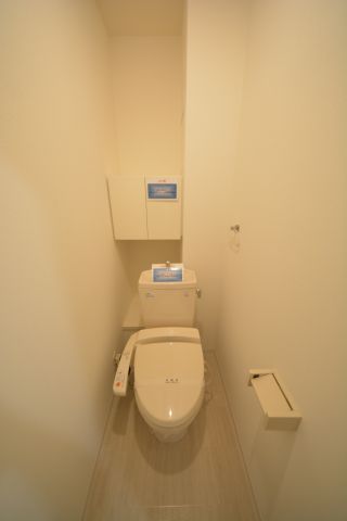 トイレ　ラムール谷町　温水洗浄便座
