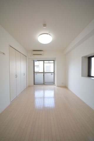 居室・リビング　ラムール谷町　洋室