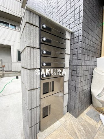 その他共有部分　外出の多い方でも安心の宅配ボックス付き♪