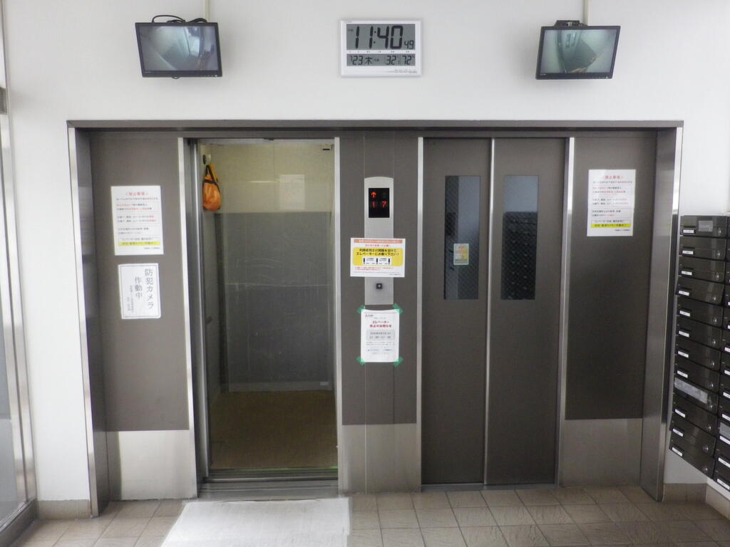 エントランス　エレベーター2基