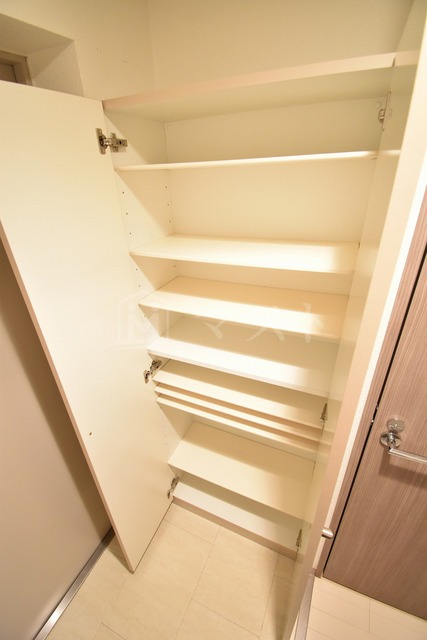 玄関　※建物内別間取り参考写真