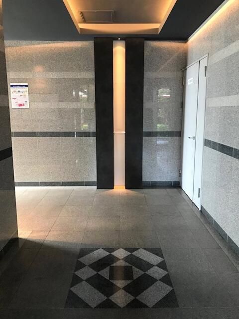 エントランス　清潔なエントランスです