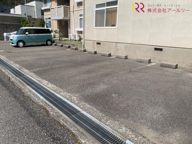 駐車場　敷地内駐車場