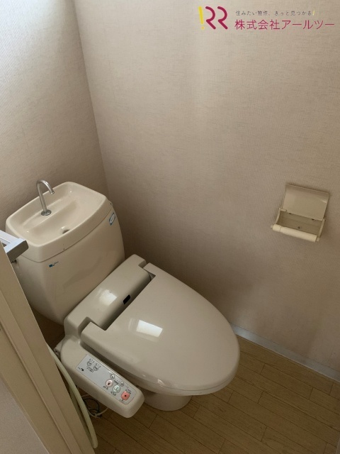 トイレ　温水洗浄暖房便座