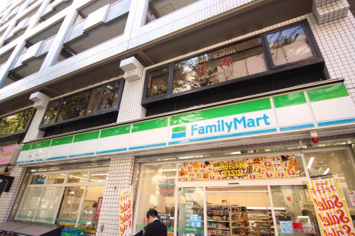 コンビニ　ファミリーマート池袋二丁目店（コンビニ）まで133m