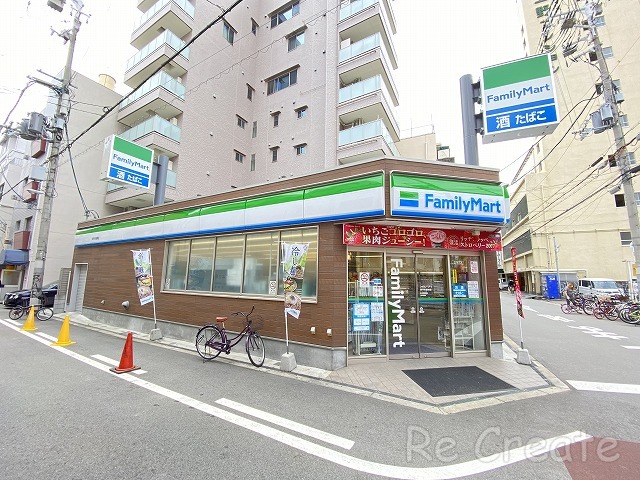 コンビニ　ファミリーマート黒門市場東店（コンビニ）まで215m