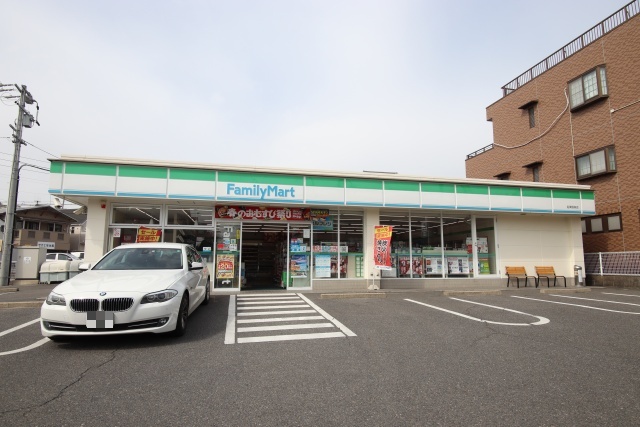 コンビニ　ファミリーマート 名東極楽店（コンビニ）まで300m