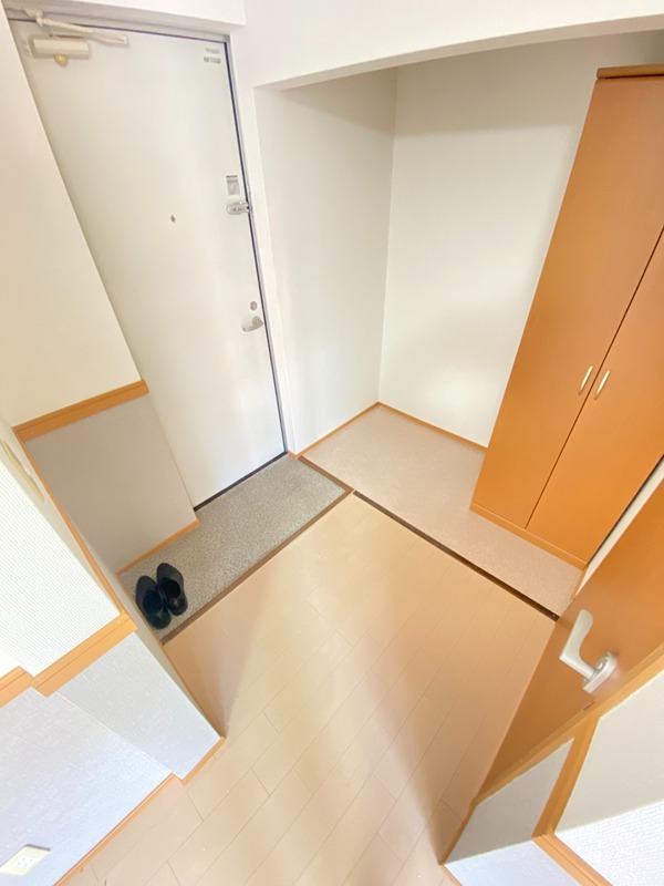 玄関　※別部屋の写真となります