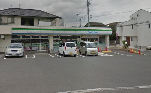 コンビニ　ファミリーマート 大和代官二丁目店（コンビニ）まで747m